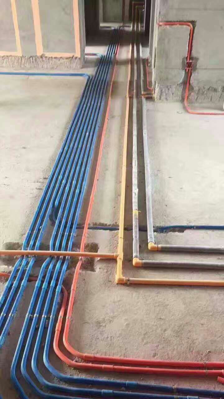 鼎峰源著在建工地之水電工程水管與電線管